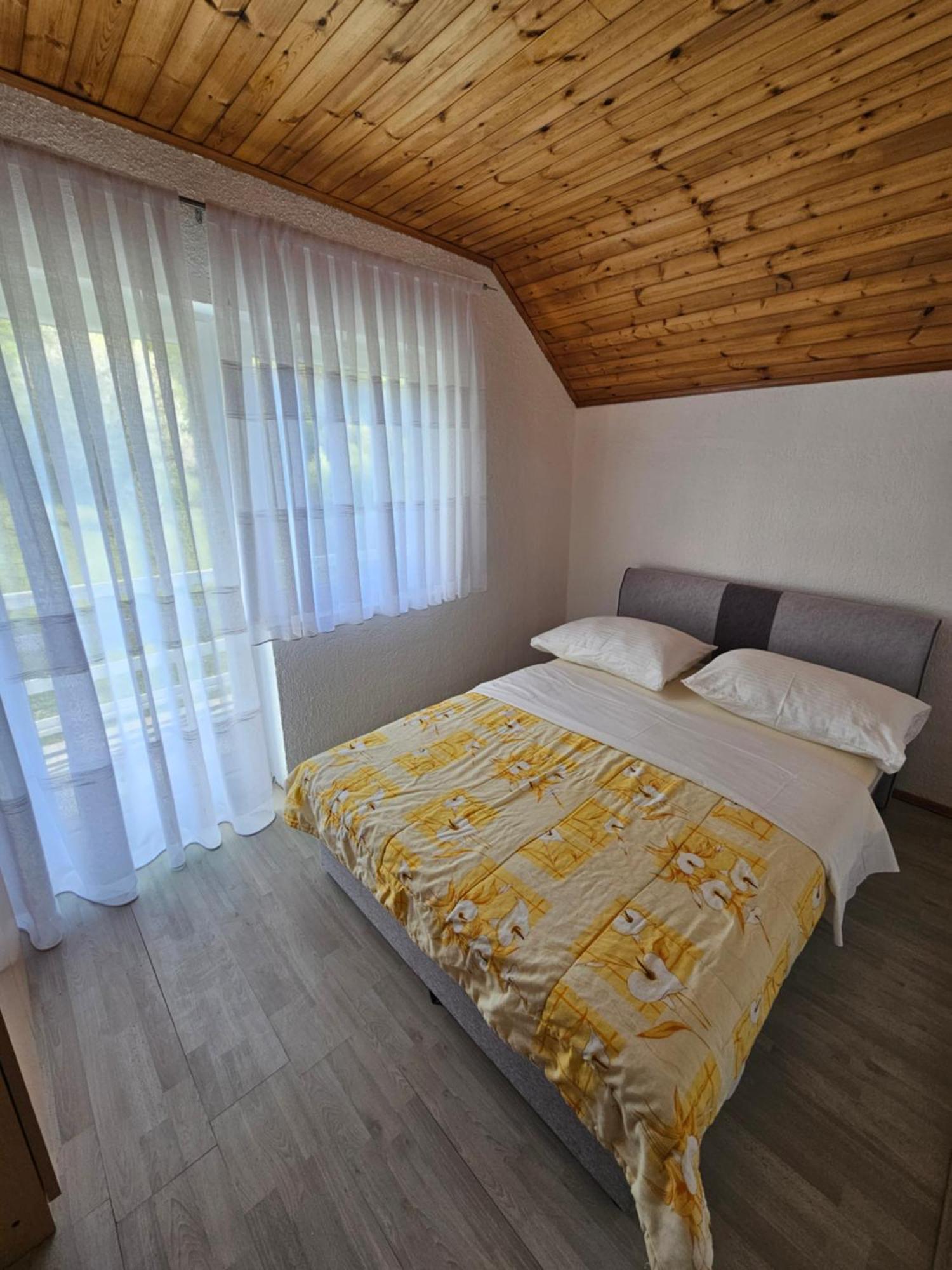 Apartman Mile - Holiday House スモーヤナク エクステリア 写真