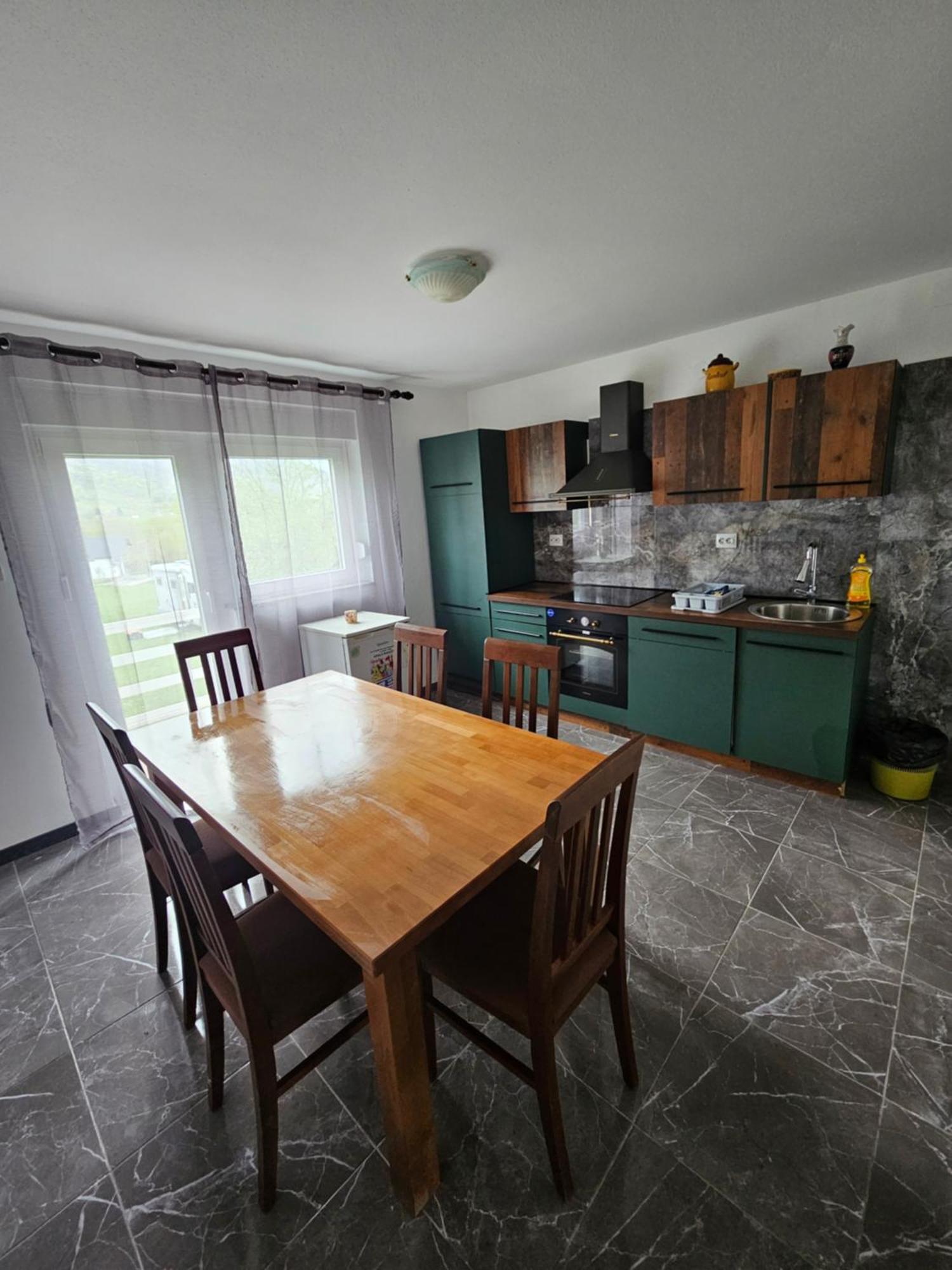 Apartman Mile - Holiday House スモーヤナク エクステリア 写真